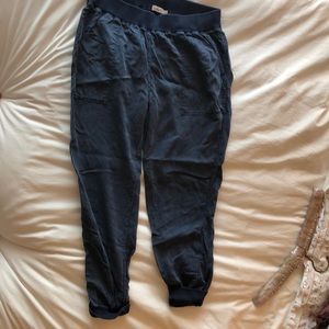 Faherty brand! Adorable, light weight pants !
